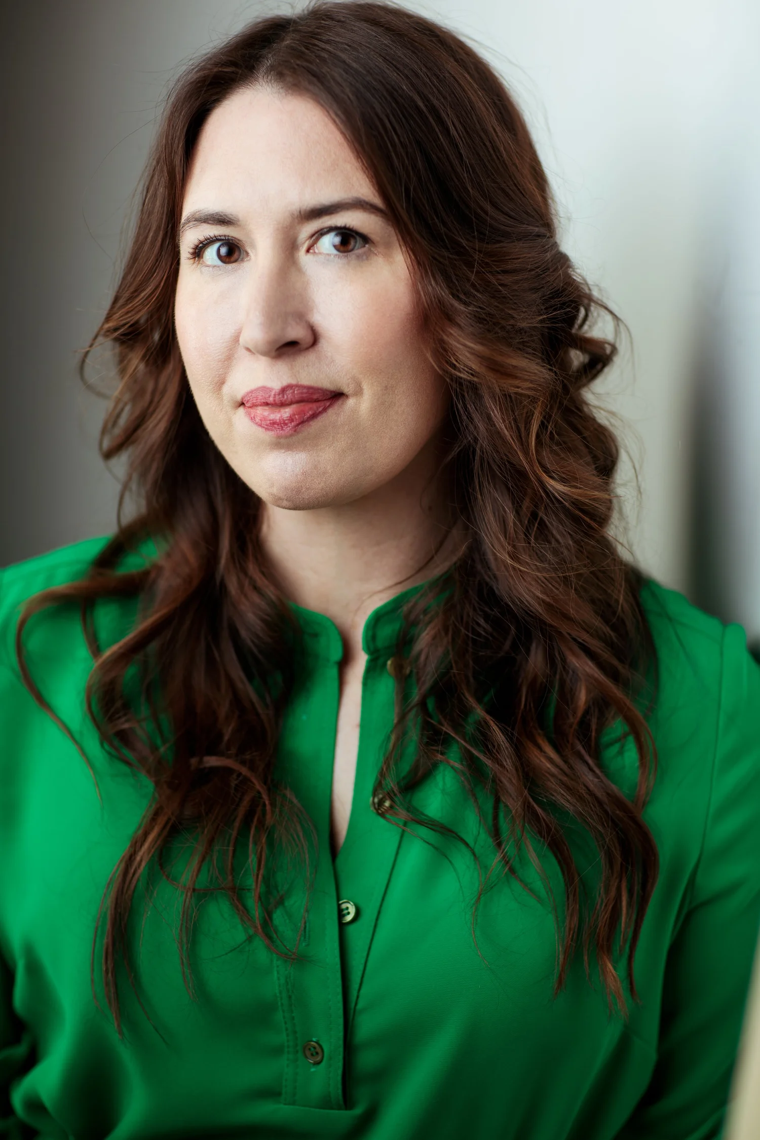 Emily Hunt-Adiletta headshot, light blazer